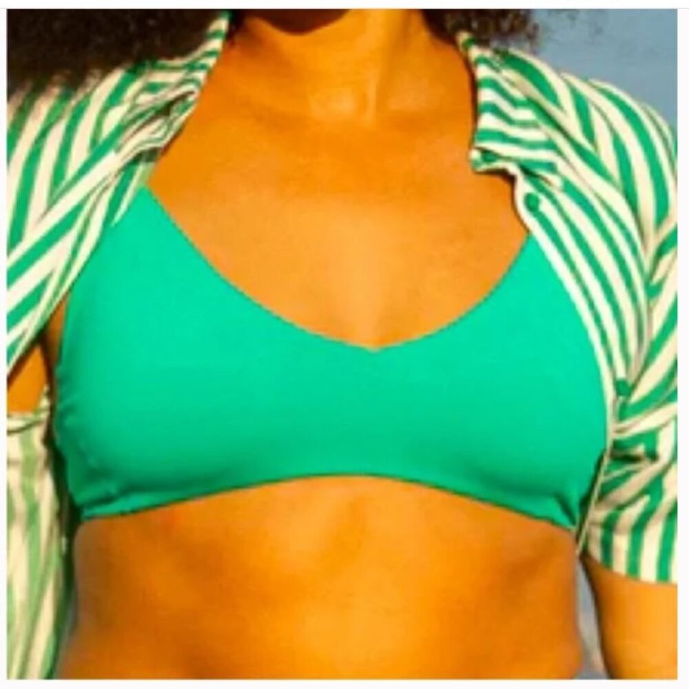 Left on Friday Sunday Top in Juice (Green)